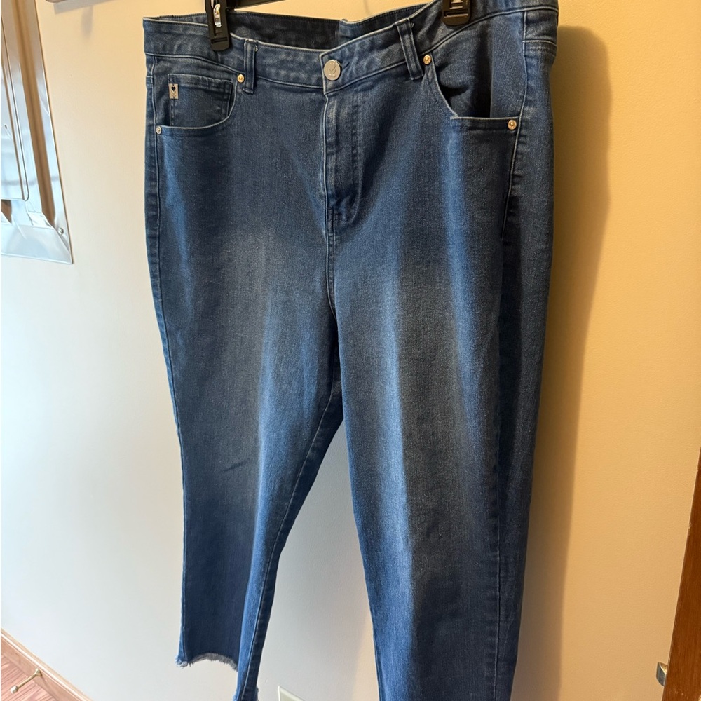 Belle by Kim Gravel Blue Ankle Cropped Jeans Classic Fit